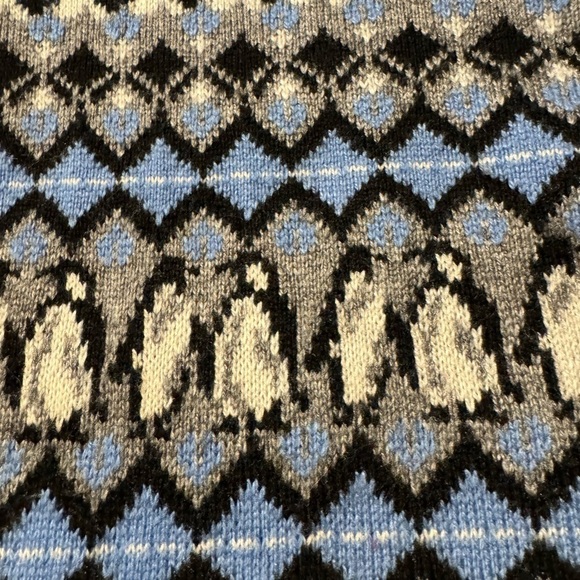 Vera Bradley Cozy Cowl Playful Penguins Intarsia Sherpa Lined Infinity Scarf - Picture 3 of 10